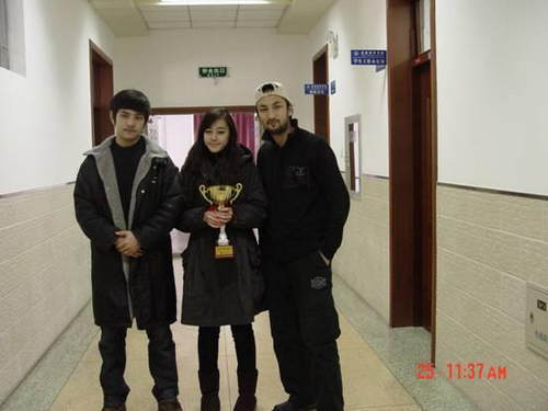 迪丽热巴昔日参加吉林省首届少数民族新歌大赛，获得三等奖，还被学校表彰